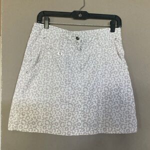 Like NEW  XDS by Daily Sports 100% Polyester skirt …SIZE 6 -8